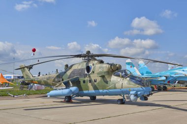 Zhukovsky, Rusya, 21 Temmuz 2017: Havacılık ve uzay uçak sergi Maks 2017. Efsanevi askeri helikopter Mi-24. Rus askeri helikopterler. Rus askeri Hava Kuvvetleri