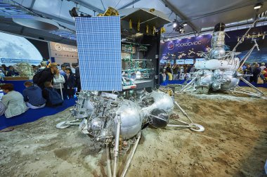 Zhukovsky, Rusya, 21 Temmuz 2017: Havacılık ve uzay uçak sergi Maks 2017. Rus uzay köşk. Gezegen zeminde yer aparatı. Uzay aparatı mock-up modeli. Havacılık ve uzay ekipman