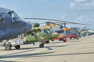 Zhukovsky, Rusya, 21 Temmuz 2017: Havacılık ve uzay uçak sergi Maks 2017. Sivil ve askeri Rus satır taşıma kurtarma askeri amaçlar için helikopterler. Dünya ünlü helikopter