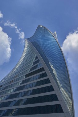 Moskova, 21 Ağustos 2017: Moscow city iş merkezi tower evrim bükülmüş. Moscow City iş merkezi gökdelenler ofis binaları, lüks daireler. Modern Avrupa mimari metal ve cam