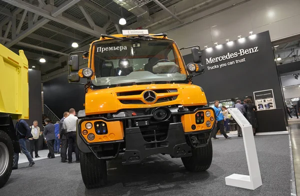 MOSCOW, SEP, 5, 2017: View on new service truck Mercedes-Benz Unimog for various service modifications City service trucks Commercial Transport Exhibition ComTrans-2017 Mercedes Benz special cars — Stock Photo, Image