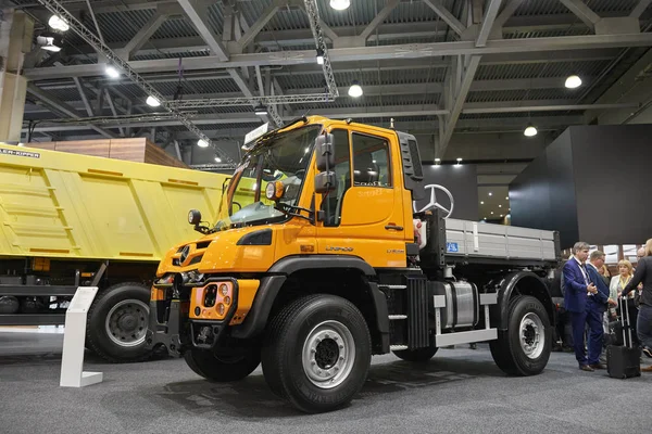 MOSCOW, SEP, 5, 2017: View on new service truck Mercedes-Benz Unimog for various service modifications City service trucks Commercial Transport Exhibition ComTrans-2017 Mercedes Benz special cars — Stock Photo, Image