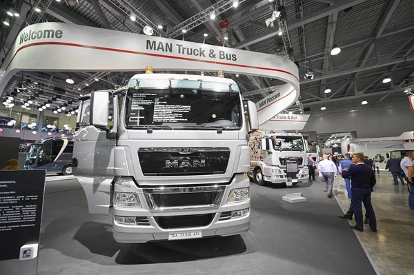 モスクワ, 9 月 5, 2017: シルヴァーマン トラック商業輸送展示 Comtrans-2017 に。男のトラックの展示。自動車産業。人気のある、最新ドイツ商業トラック。ドイツ車 — ストック写真