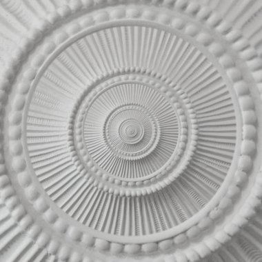 Plasterwork soyut fraktal desen arka plan yuvarlak kalıp alçı sıva. Soyut içten dışa etkisi arka plan beyaz alçı arka plan Dekoratif Sıva öğe kavramı fraktal alçı