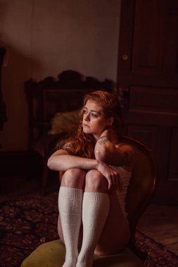 derin düşüncelere dalmış