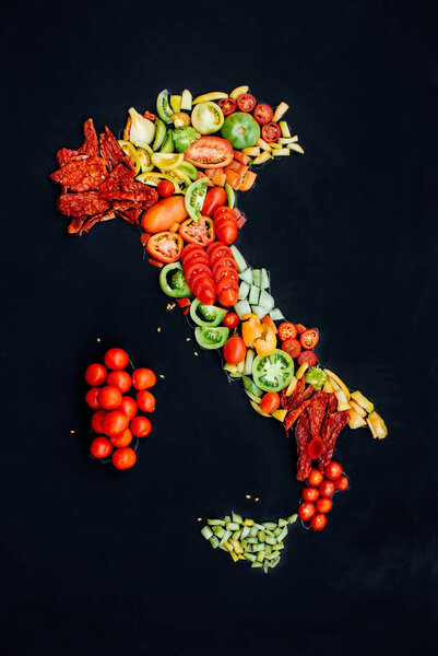 Map of Italy made of tomatoes of different types