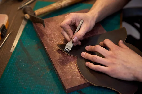 Leatherman Holding Crafting Tool Working Brown Genuine Leather Closeup Skinner — Stock Photo, Image