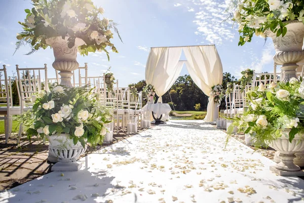 Dekorasyon düğün töreni için. Çiçekler portre.