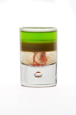 kokteyl yumuşak ve uzun-içecekler beyaz arka plan önünde