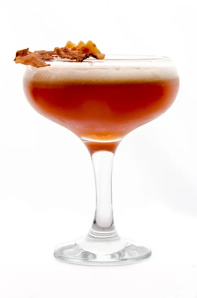 Cocktail băuturi răcoritoare și lungi în fața fundalului alb — Fotografie, imagine de stoc