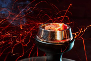 Kırmızı kömürlü Shisha nargile