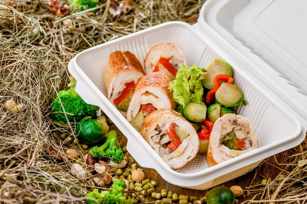 Rollos con verduras, carne, tortilla — Foto de Stock