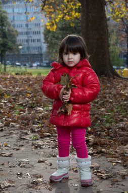 parkta sonbahar oyunları