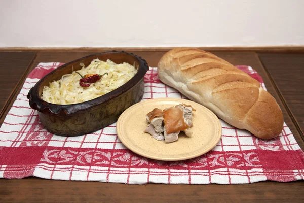 Homemade braised sauerkraut with bread — Stock Photo, Image