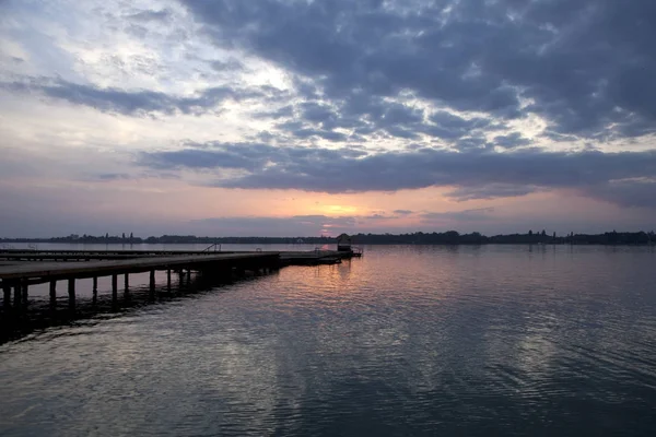 Zonsondergang in lake Palic, Servië Stockafbeelding