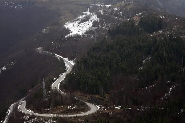 Weg naar de bergen van Servië Rechtenvrije Stockafbeeldingen