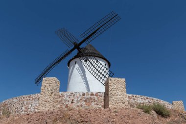 Alcazar de San Juan yel değirmeni
