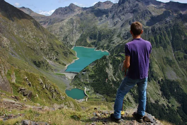 Trekker Über Die Alpen Orobie Genießen Die Aussicht Bergamotte Italien — Stockfoto