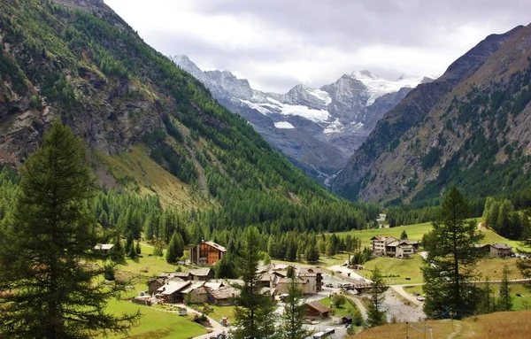 Pueblo Alpino Valnontey Parque Nacional Gran Paradiso Valle Aosta Italia — Foto de Stock