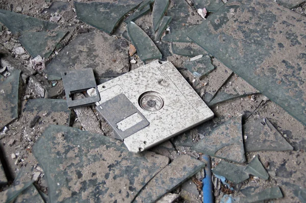 Destruido Abandonado Disquete Vintage Tecnologías Olvidadas Disco Pulgadas Caja Plástico — Foto de Stock