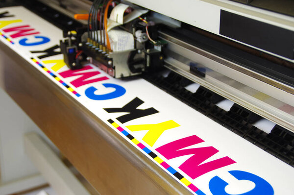 Impresión de cabezal de plotter CMYK — Foto de Stock
