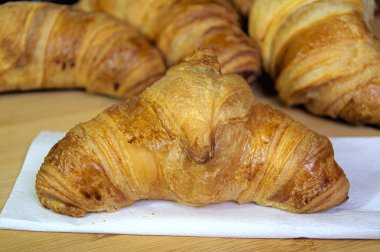 Geleneksel kasap kruvasan