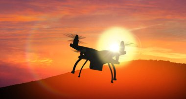 Güneşe doğru uçan uçak siluet.