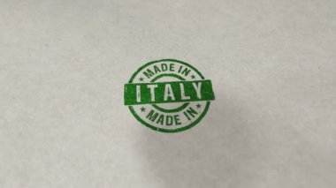İtalya 'da pul yapıştırılabilir ve kusursuz bir animasyon. El damgası darbesi. Fabrika, üretim ve üretim ülkesi 3 boyutlu döngü kavramı.