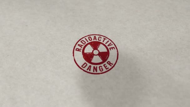 Le symbole de danger radioactif estampille l'animation en boucle et transparente. Impact d'emboutissage. Alerte à l'énergie atomique, alerte aux rayonnements et risque nucléaire Concept de boucle rendue 3D .