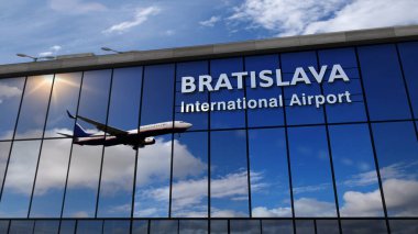 Bratislava, Slovakya 'ya iniş yapan bir jet uçağı. Cam havaalanı terminali ve uçağın yansıması ile şehre varış. Seyahat, iş, turizm ve ulaşım kavramı.