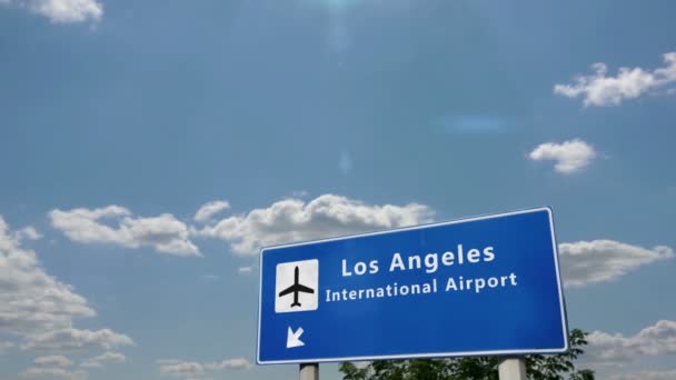 Jet Uçağı Los Angeles Kaliforniya Abd Iniyor Havaalanı Istikameti Işaretli — Stok video