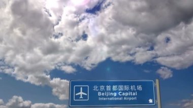Pekin, PEK, Çin 'e jet uçağı iniyor. Havaalanı istikameti işaretli şehir gelişi. Seyahat, iş, turizm ve ulaşım konsepti. 3B canlandırma canlandırması.
