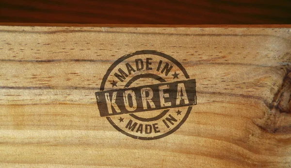 Από Κορεάτικο Γραμματόσημο Τυπωμένο Ξύλινο Κουτί Έννοια Της Χώρας Παραγωγής — Φωτογραφία Αρχείου