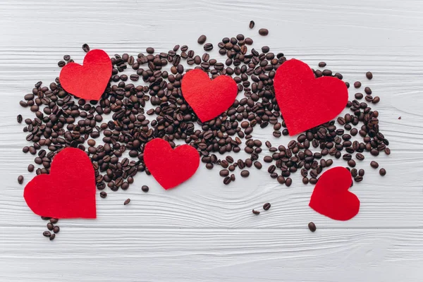 День Святого Валентина. кофейные зёрна, любовное письмо — стоковое фото