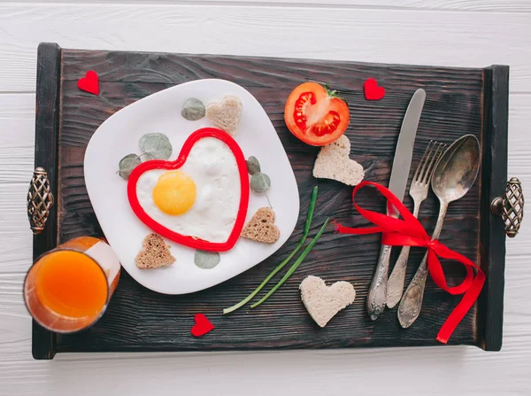 Valentinstag. Romantisches Frühstück. — Stockfoto