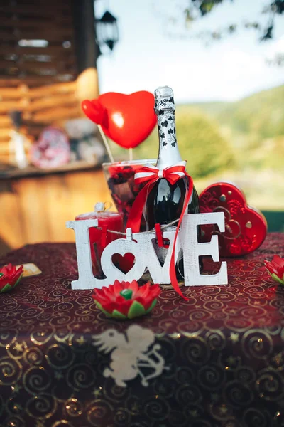 Sevgililer günü romantik akşam yemeği