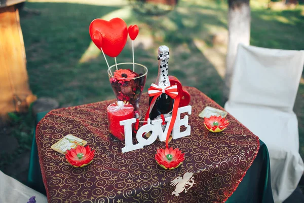 Sevgililer günü romantik akşam yemeği