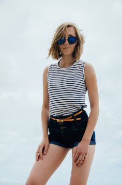 Kaykay Parkı'nda vakit kız