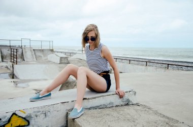 Kaykay Parkı'nda vakit kız