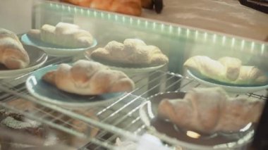 kruvasan tezgaha koy