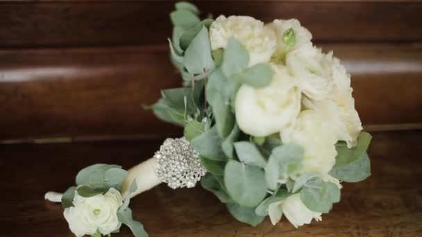 Beautiful bridal bouquet on the table — Stock Video