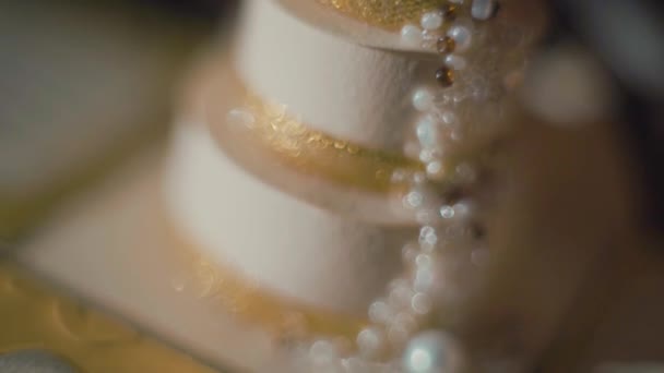 Fundo do casamento. presente de casamento na mesa closeup — Vídeo de Stock