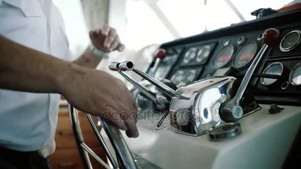 Hand on steering ship wheel. helmsman — Stock Video