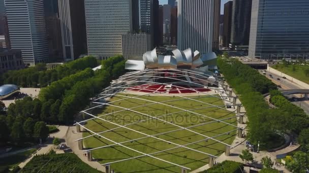 Vídeo aéreo do parque do milénio de Chicago durante o dia da sanny. vista panorâmica. 18.08.2017 — Vídeo de Stock