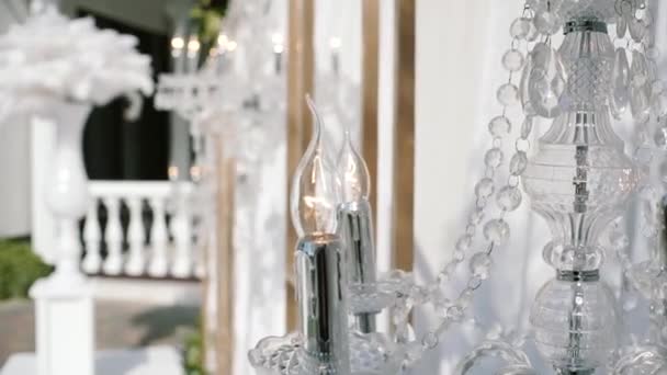 Křišťálový lustr. Detail luxusní lustr krystaly. — Stock video