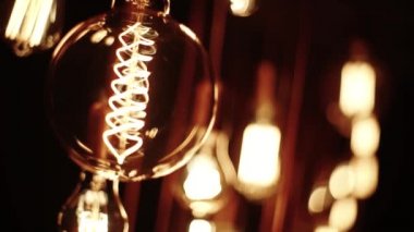 Antika tarzı eski lamba akkor lamba. Dekoratif antika edison stil filaman Işık Ampüller tungsten ampul sarmal sıcak. yakın çekim