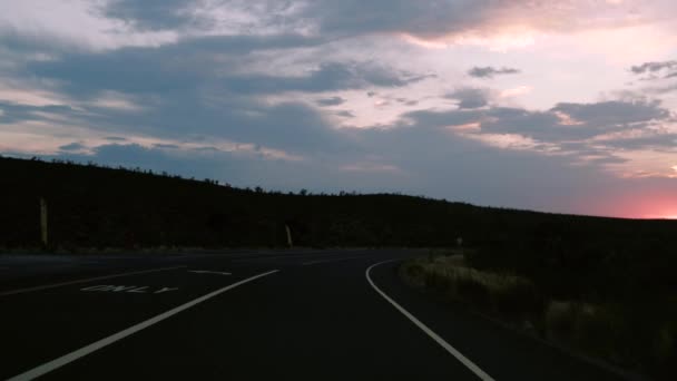 南カリフォルニアの遠隔夜間道路を運転するポフ。ネバダ — ストック動画