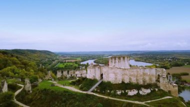 - Hava aracı. Chateau Gaillard Şatosu, Les Andelys, Normandiya, Fransa Midle Manzarası