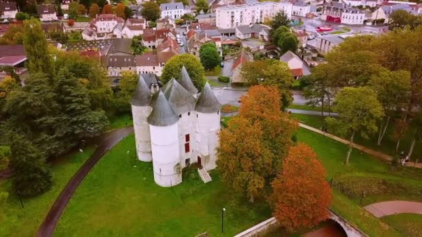 Drone volante sopra il vecchio castello, Francia, che vola intorno — Video Stock