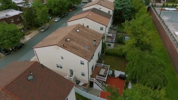 Luchtfoto Vestiging van de Amerikaanse buurt, buitenwijk. Onroerend goed, drone schoten, rondvliegen. — Stockvideo